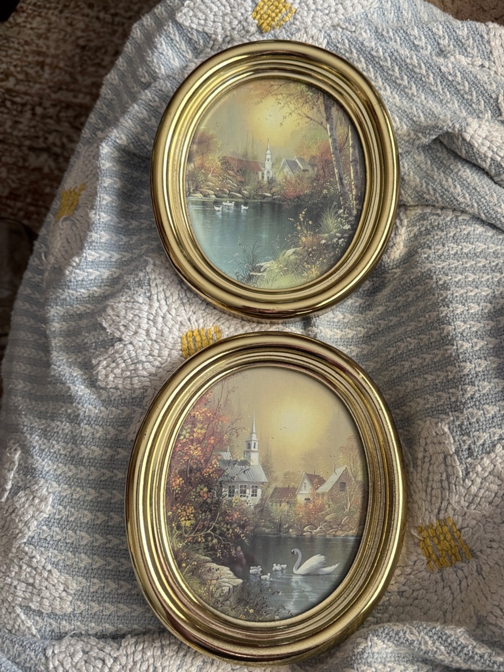 Vintage Homco oval wall art